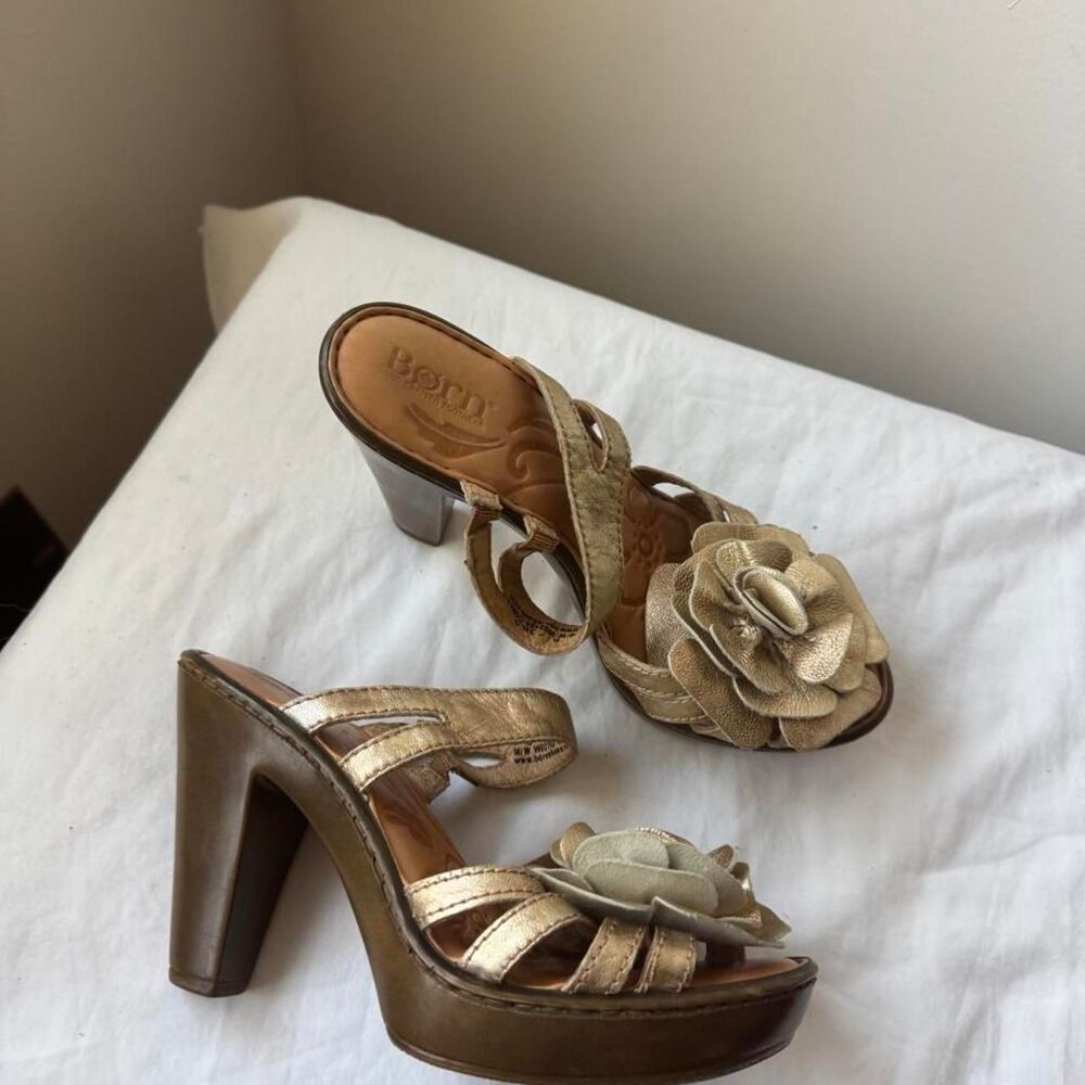 Born Gold Flower Platform Heels Size 6